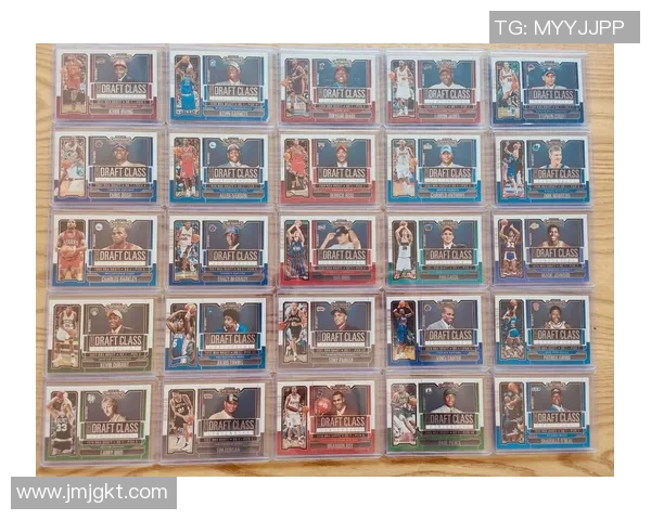 手雷足球球星卡收藏热潮掀起球迷追逐与市场价值新风向